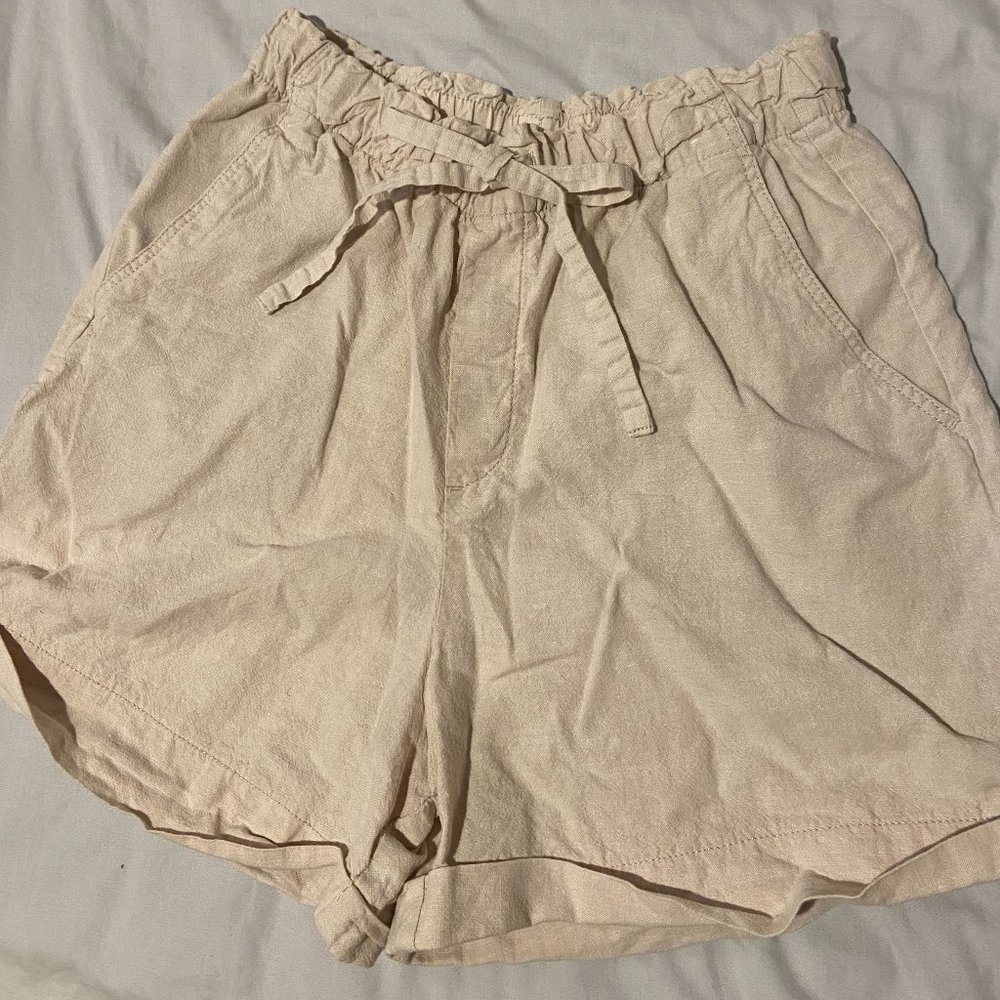 uniqlo linen shorts (25 inches)